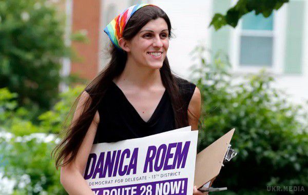 У США трансгендер вперше займе держпосаду. Колишня журналістка Даніка Роєм перемогла на виборах у палату делегатів штату Вірджинія.