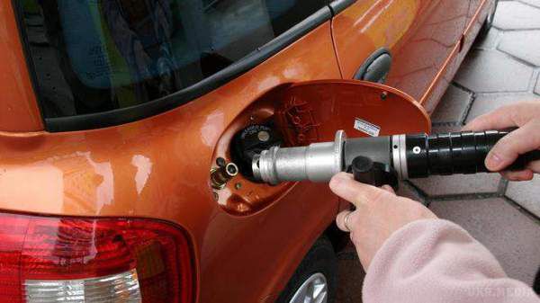 Різке подорожчання: стали відомі нові ціни на газ для авто. Ціни на автогаз підвищаться до 2,5 гривень на 1 літрі.