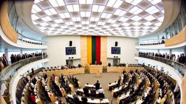 У Сеймі Литви закликали Угорщину припинити погрози Україні через закон про освіту. Відповідне звернення ініціював колишній прем'єр Литви.