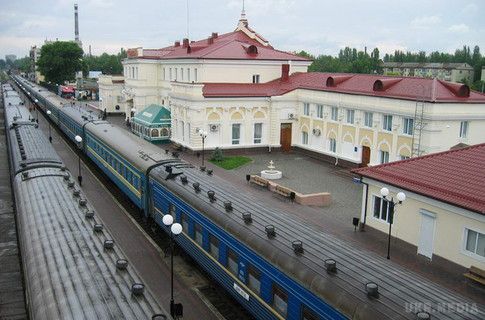 У Херсонській області на залізничній станції виявили авіабомбу, рух поїздів призупинено. Припинено рух на перегоні Салькове-Сиваш.