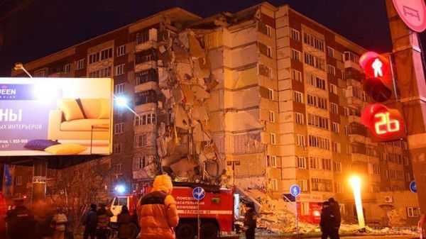 Рятувальники евакуювали з обрушившегося будинку в Іжевську 500 осіб. За деякими даними, в пошкодженому під'їзді проживали 98 осіб.