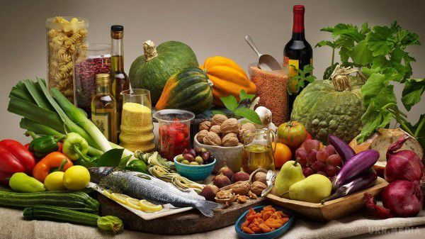 Вчені назвали дієту, яка рятує від інвалідності. Експерти рекомендують регулярно вживати в їжу овочі, фрукти, пробіотики і харчові волокна.