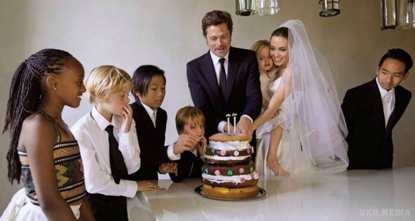 Анджеліна Джолі виходить заміж в 4-й раз. Бред Пітт прокоментував цю подію (фото). Сенсаційні новини публікує західна преса. Кажуть, що Анджеліна Джолі незабаром в четвертий раз вийде заміж. 