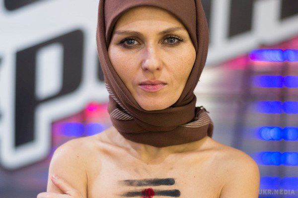 39-річна співачка , Катя Chilly помітно постаріла. Катя позувала фотографам в трендовій шубі з довгого хутра бежевого відтінку.
