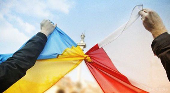 Порошенко привітав Польщу з Днем незалежності. Президент опублікував в соцмережах невеликий відеоролик з написом: "З Днем незалежності, Польща!".