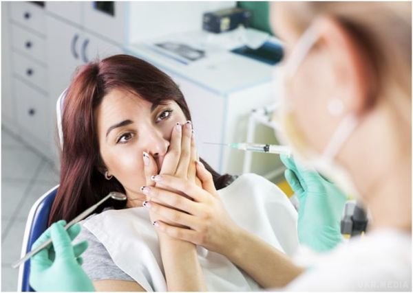 Фахівці назвали причини відмовитися від газованих напоїв. Організм людини містить близько 50-70% води.