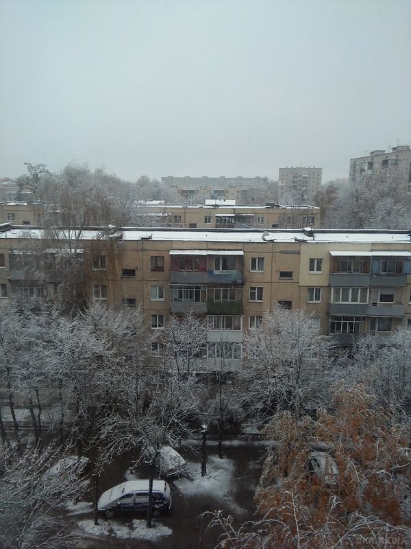 Уранці в неділю Львів засипає мокрим снігом.  Справдилося передбачення синоптиків: у Львові почав падати сніг.