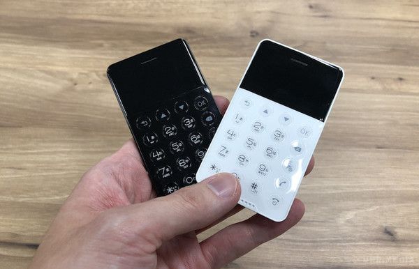 У Японії випустили крихітний смартфон. Габарити NichePhone-S - 90х50 міліметрів, товщина - 6,5 мм.