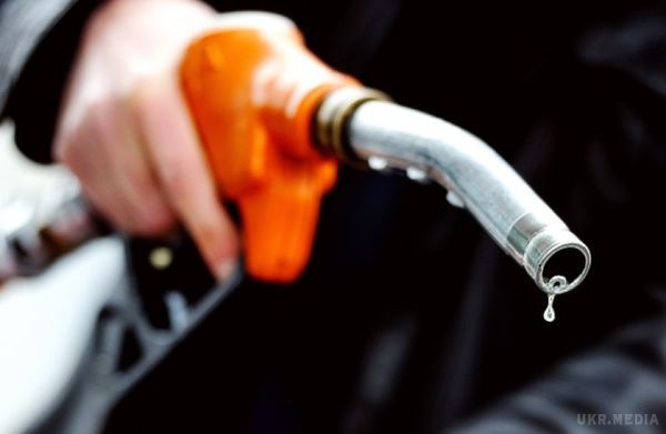На АЗС зросли ціни на бензин і паливо. Ціни збільшилися на 10-60 копійок за літр.