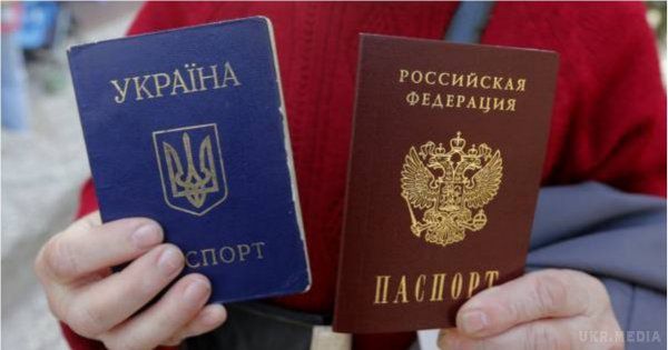 У Криму масово відбирають російські паспорти. Спеціальна комісія в Криму вивчає видачу російських паспортів у 2014 році і позбавляє громадянства тих, хто не жив на півострові на момент анексії.