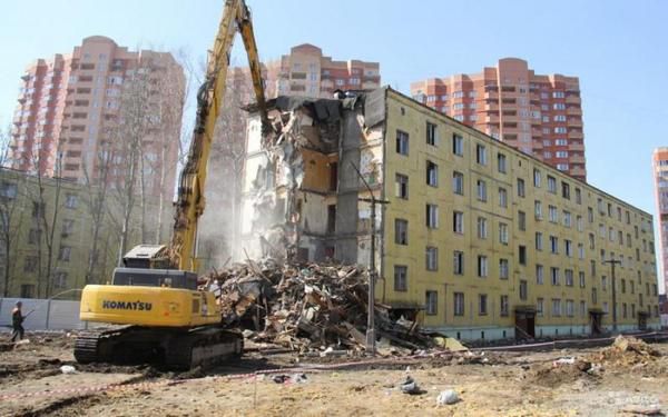 З речами на вихід! У Києві знесуть тисячі будинків. Мешканцям пообіцяли нове сучасне житло.