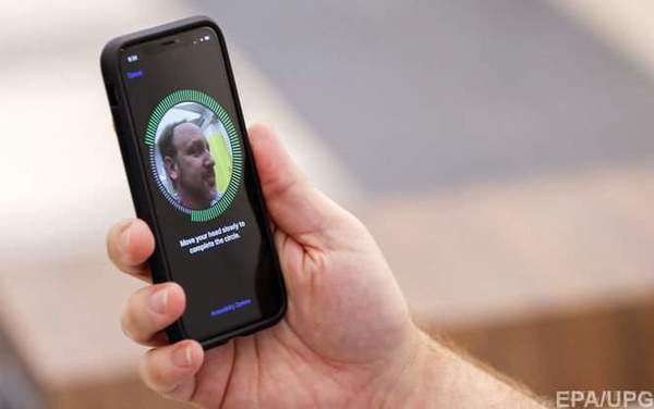 Apple випустить відразу три нових смартфона в дизайні iPhone X. У новинки буде використана технологія Face ID.