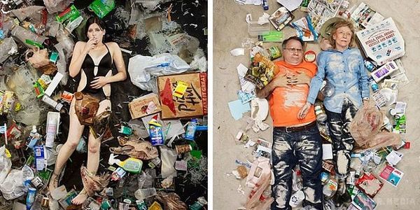 Знімки людей на тлі тижневої купи власного сміття (фото). Люди протягом 7-ми днів не викидають накопичився сміття і після закінчення терміну фотографують себе на його тлі.