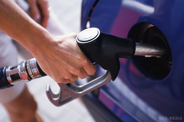 Незважаючи на зміцнення гривні і зниження ф'ючерсів на нафту, у експертів погані новини. За два осінні місяці різні марки бензину в середньому подорожчали на 2,9 грн, дизельне паливо – більш ніж на три гривні.