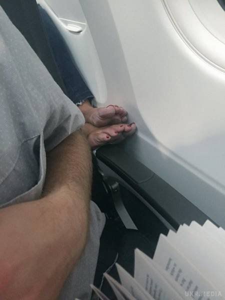 Сміх до сліз: приколи та казуси на борту літака (фото). Якими кумедними можуть бути люди під час польоту.