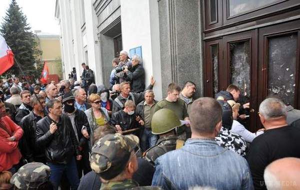 В захопленні Луганської ОДА брали участь студенти з РФ. У сепаратистських заходах і в захопленні обладміністрації були помічені 3,5 тис. студентів луганських вузів.