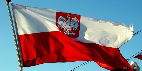 У Польщі засудили резолюцію Європарламенту. У прийнятій резолюції Європарламент зазначив, що ситуація в Польщі свідчить про "чітку загрозу серйозного порушення" європейських цінностей, включаючи принцип верховенства права.
