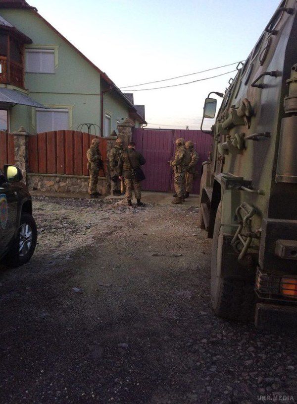 На Закарпатті силовики проводять масштабну спецоперацію із протидії контрабанди. Вказується, що спецоперації долучені підрозділи МВС України та військової прокуратури.