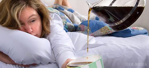Як позбавитися від похмілля в домашніх умовах. Похмільний синдром – ранкове пробудження з пульсуючим головним болем, нудота, сухість у роті, слабкість, пітливість, уповільнена реакція, апатія, забудькуватість.