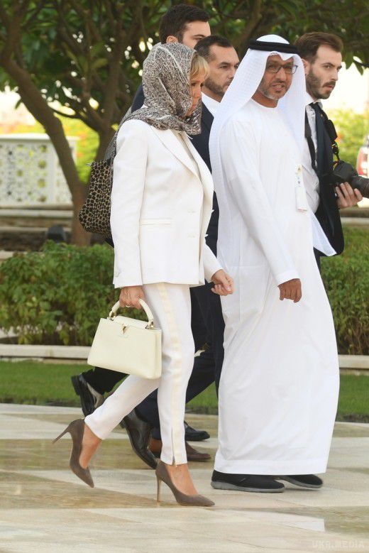 Бріжит Макрон показала першій леді США, як потрібно одягатися на Близькому Сході (фото). Бріжит Макрон відправилася разом з чоловіком в Арабські Емірати.