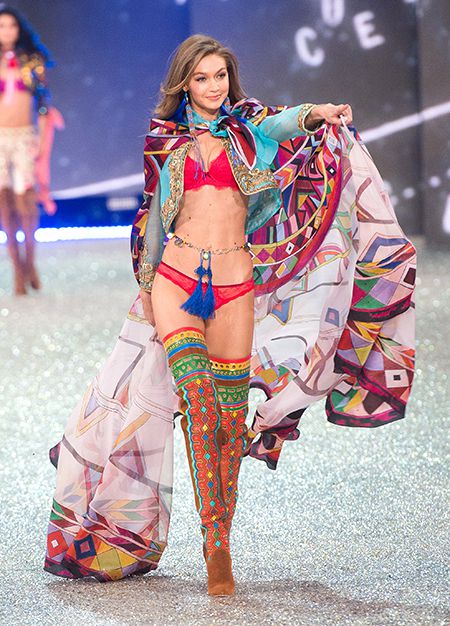  Китай заборонив в'їзд Джіджі Хадід і всім російським і українським моделям Victoria's Secret. Скандал навколо показу Victoria's Secret в Китаї