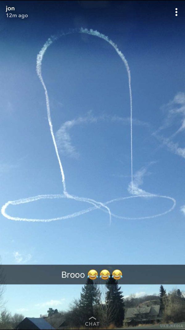 ВМС США почали розслідування через малюнок пеніса в небі над Вашингтоном (фото). Непристойний малюнок здивував місцевих жителів і вони почали бурхливо обговорювати інцидент в соцмережах.