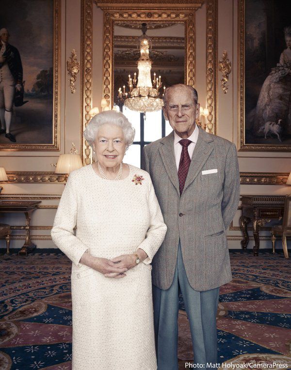 Історія кохання. Єлизавета II і принц Філіпп святкують Благородне весілля. Пара одружилася в 1947 році. Це найдовший королівський шлюб в історії.