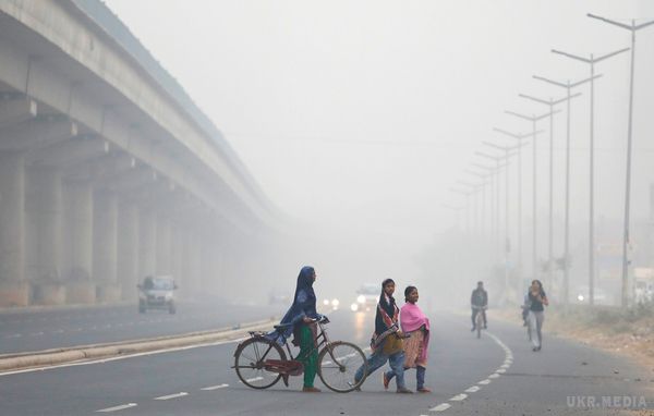 Столицю Індії накрив отруйний туман. Вражаючі фото.