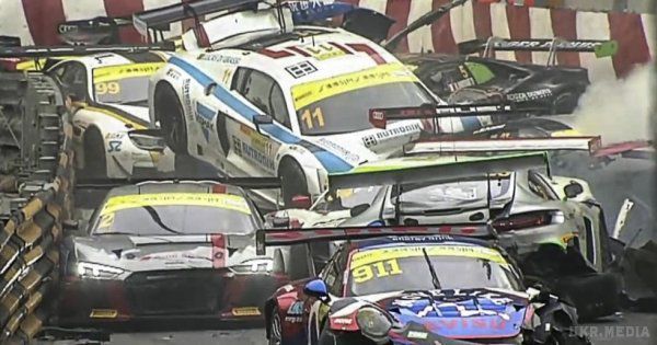 Сталася масова аварія на Гран-прі Макао. Змагання проходило в одному зі спеціальних адміністративних регіонів Китаю – Макао.