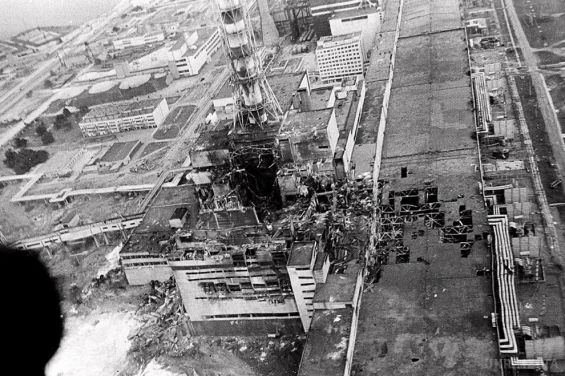 Названа причина чорнобильської катастрофи. Катастрофа на Чорнобильській АЕС сталася 26 квітня 1986 року в 01:23. Очевидці стверджують, що четвертий енергоблок АЕС був зруйнований двома вибухами..