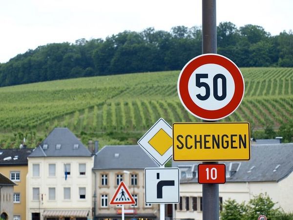У ЄС затвердили нову систему реєстрації на кордонах Шенгену. Рада ЄС у понеділок, 20 листопада, схвалила впровадження нової системи реєстрації в'їзду та виїзду на зовнішніх кордонах Шенгенської зони.