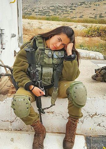 Чарівні дівчата в ізраїльській армії (Фото). Дівчата у військовій формі, завжди чарівними звичайних.