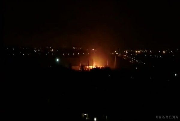 Користувачі соцмереж повідомили про сильні вибухи в Донецьку. Даних про руйнування не надходило. Де саме відбувалися вибухи, поки теж невідомо.