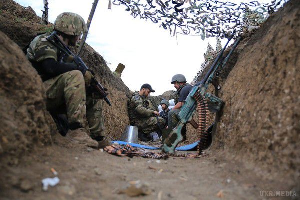  За минулу добу в зоні АТО 17 ворожих обстрілів, один боєць загинув. Українські військовослужбовці 10 разів придушували вогневу активність противника.