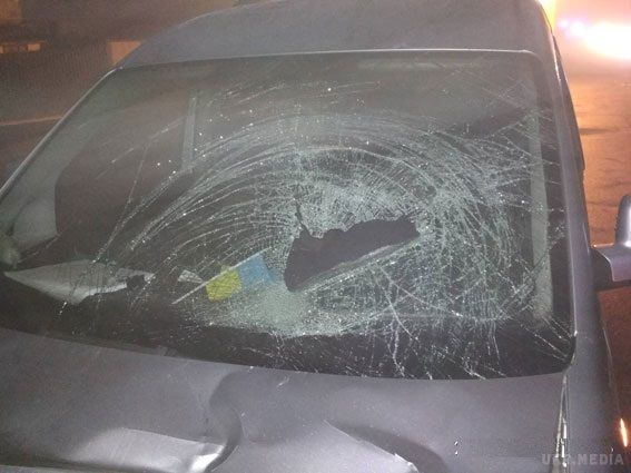 На Чернігівщині водій збив на смерть жінку з дітьми. ДТП сталася на погано освітленій ділянці.