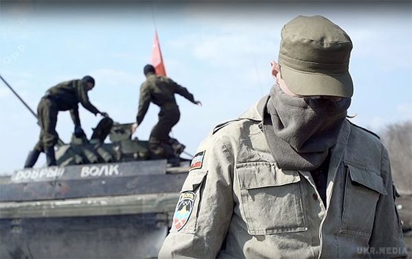 В Луганськ входить колона військової техніки (відео). У сепаратистських пабликах з'явилася інформація, що це техніка бойовиків ДНР.