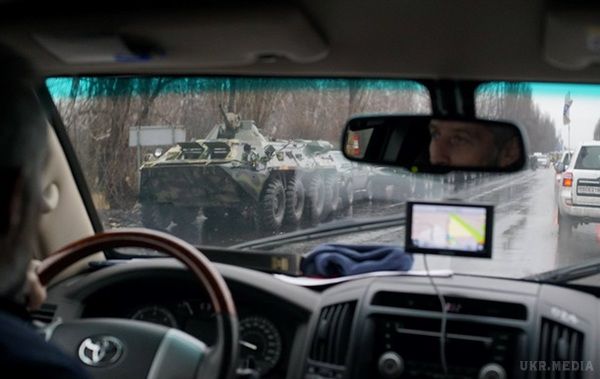 ОБСЄ помітила колону військової техніки біля Луганська. СММ ОБСЄ зафіксувала на автодорозі поблизу Дебальцеве Донецької області слєдовавшую до Луганську військову автоколону.