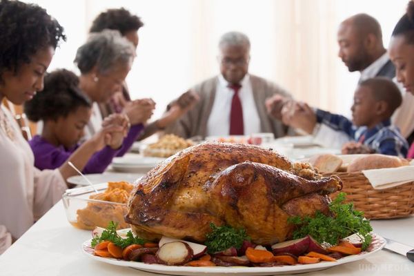 Сьогодні американці відзначають День подяки. У США сьогодні відзначають один з найбільших і популярних свят – День подяки. Він відзначається в четвертий четвер листопада.