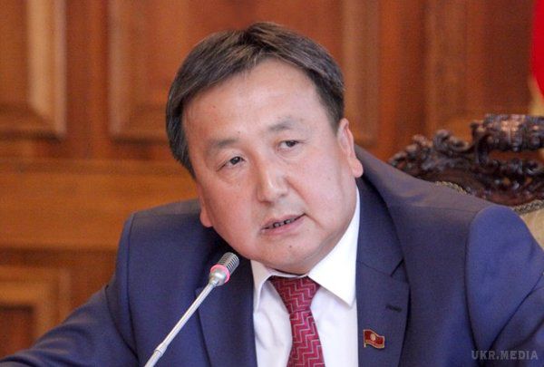 У Киргизії Сооронбай Жеенбеков вступив на посаду президента. Згідно інформації, присяга на вірність народу відбулася в будинку прийомів "Енесай" державної резиденції "Ала-Арча"