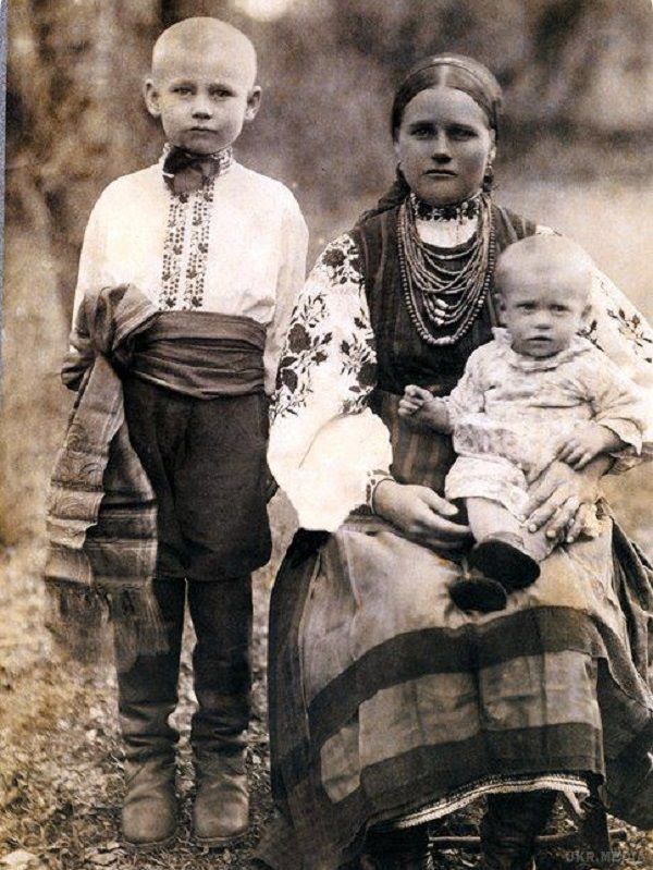 З якого віку жінок на Україні називали бабами. Етимологія слова.