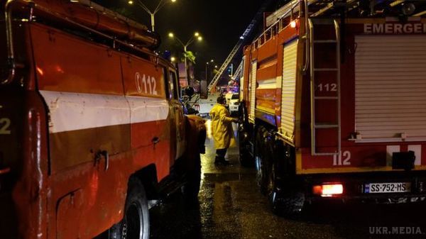 Пожежа у готелі в Грузії забрала 11 життів. Внаслідок пожежі, що спалахнула у п'ятизірковому готелі "Лео Гранд" в Батумі, ще приблизно 20 людей постраждали від інтоксикації.