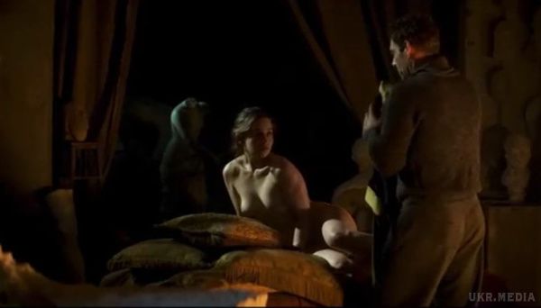  Емілія Дейенеріс з «Гри престолів» оголила груди в новому фільмі «Голос з каменю». Мати драконів вміє вдихнути полум'я навіть в саму драматичну історію.