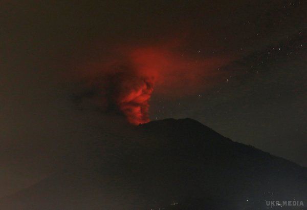 Популярне туристичне місце постраждало внаслідок виверження вулкану. На індонезійському острові Балі сталося виверження вулкана Агунг, внаслідок чого утворилася величезна хмара попелу. У зв'язку із ситуацією, що склалася, десятки авіарейсів було скасовано.