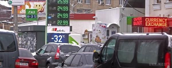 Ціни на бензин: стала відома причина подорожчання. 8% подорожчання ціни на бензин на кордоні дорівнює зростанню на 80 копійок в АЗС.