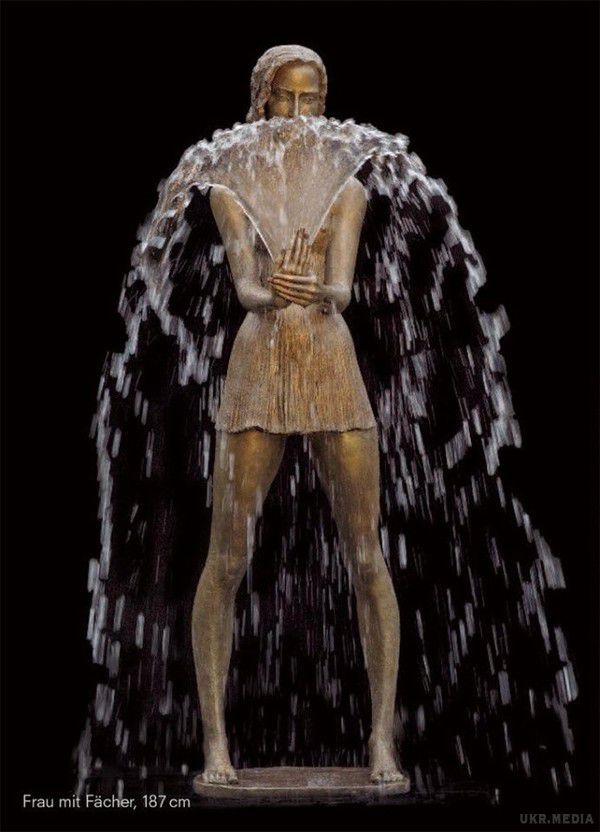 Скульптор Малгожата Ходаковська з Польщі створює шедеври з бронзи і води (Фото). Malgorzata Chodakowska з Польщі створює неймовірні фонтани, в яких бронза і вода доповнюють один одного.