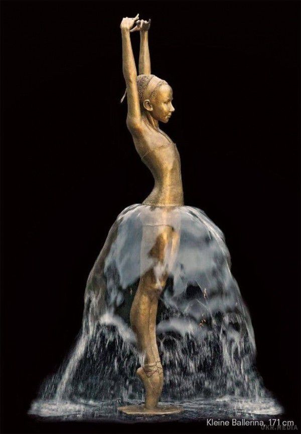 Скульптор Малгожата Ходаковська з Польщі створює шедеври з бронзи і води (Фото). Malgorzata Chodakowska з Польщі створює неймовірні фонтани, в яких бронза і вода доповнюють один одного.