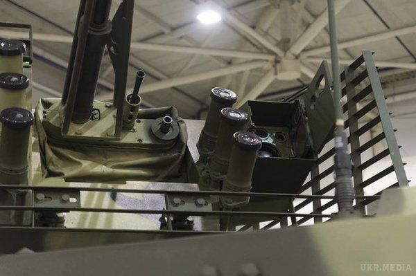 Це Україна! Новий рівень: Порошенко показав новий український БТР (фото). Надпотужна потужна військова машина модернізована у відповідності з останніми тенденціями бронетехніки НАТО.