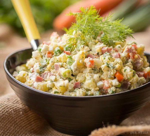 Індекс "Олів'є": на скільки за рік подорожчала страва. У 2017 році приготування майже трьох кілограмів салату "Олів'є" коштуватиме 127,5 гривень, що на 26% більше, ніж минулоріч.