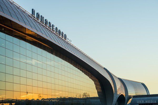 Втратив розум! В аеропорту «Домодєдово» затримали мастурбіровавшего публічно чоловіка. Порушник збирався вилетіти з Москви до Красноярська.