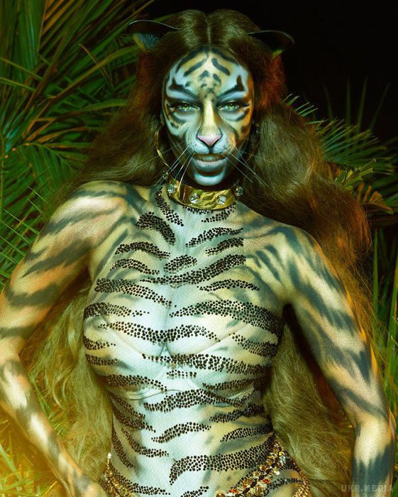Тайра Бенкс в образі тигриці знялася для обкладинки журналу в спокусливому образі. Для фотосесії Тайре створили образ тигра, який на її думку, відповідає її внутрішньому тварині — «тайгре».